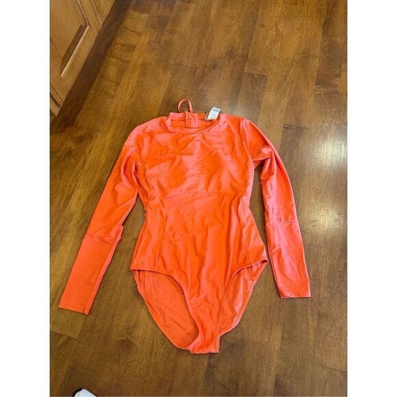 Woman’s Sandflower long sleeve swimsuit size medium woman’s - Picture 1 of 5